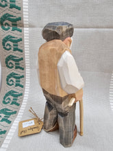 Load image into Gallery viewer, Flat-Plane Carvings by Charles Banks
