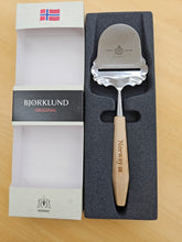 Load image into Gallery viewer, Cheese Slicer - Commemorative Patent Slicer
